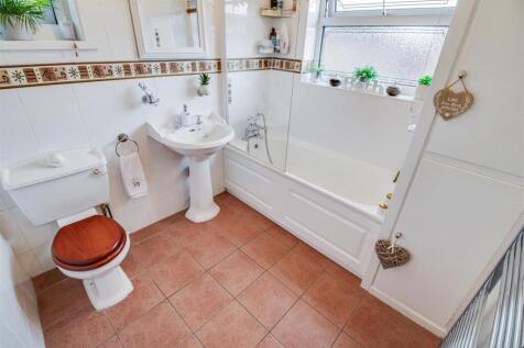 BATHROOM/W.C.