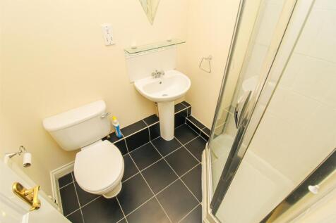 EN SUITE SHOWER ROOM