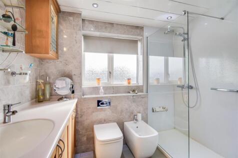 SHOWER ROOM/W.C.