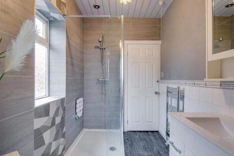 SHOWER ROOM/W.C.