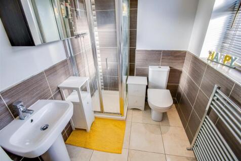 EN SUITE SHOWER ROOM/W.C.