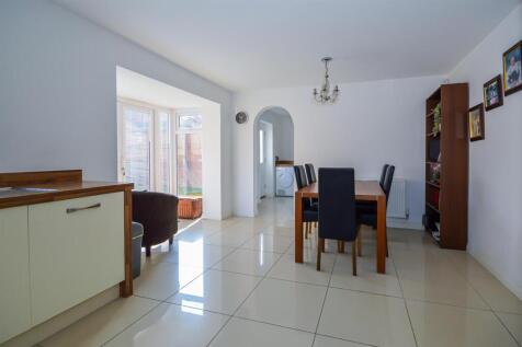 KITCHEN DINING ROOM