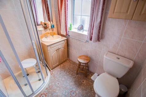 SHOWER ROOM/W.C.