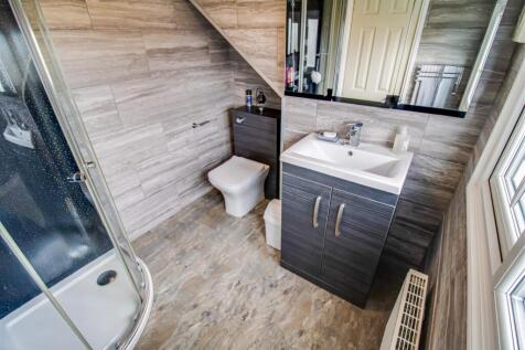 EN SUITE SHOWER ROOM