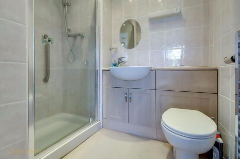 En-Suite To Principle Bedrrom