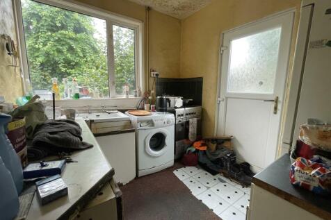 3-Bedroom Semi-detached house for auction -  (6).j
