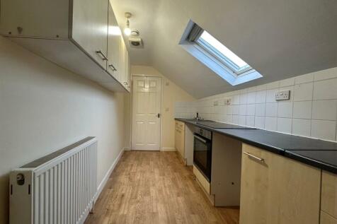 Flat 4, 8 Swiss Road - 3.jpg