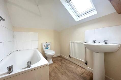 Flat 4, 8 Swiss Road - 1.jpg