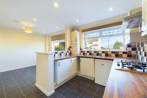 2 - THREE BEDROOM FAMILY HOUSE IN BISHOPSWORTH.jpg