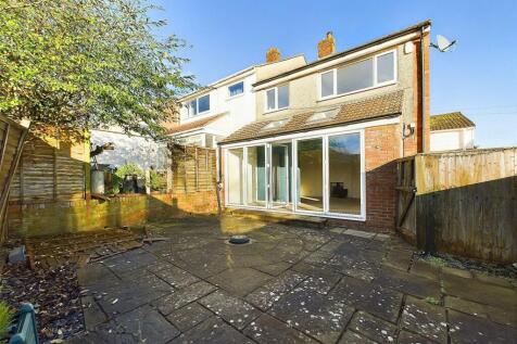 9 - THREE BEDROOM FAMILY HOUSE IN BISHOPSWORTH.jpg