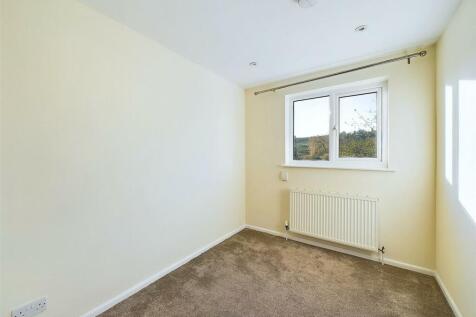 12 - THREE BEDROOM FAMILY HOUSE IN BISHOPSWORTH.jp