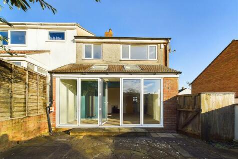 13 - THREE BEDROOM FAMILY HOUSE IN BISHOPSWORTH.jp