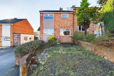 15 - THREE BEDROOM FAMILY HOUSE IN BISHOPSWORTH.jp