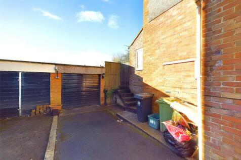 16 - THREE BEDROOM FAMILY HOUSE IN BISHOPSWORTH.jp