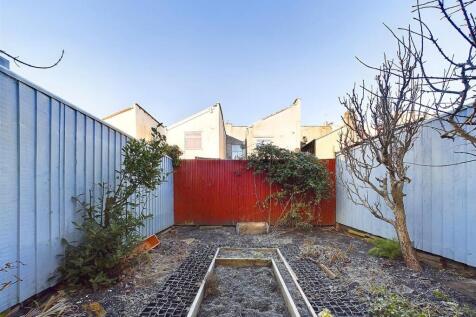 16 - Three Bed Terrace Franklyn Street.jpg