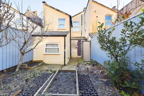 15 - Three Bed Terrace Franklyn Street.jpg