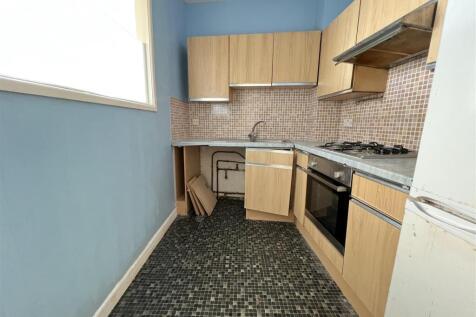 3 - Two Bedroom Flat for Auction, Easton.JPG