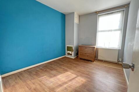 4 - Two Bedroom Flat for Auction, Easton.JPG
