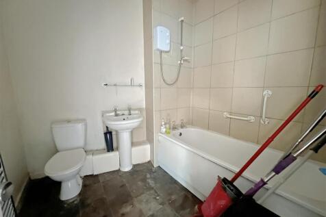 7 - Two Bedroom Flat for Auction, Easton.JPG