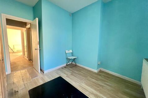 8 - Two Bedroom Flat for Auction, Easton.JPEG