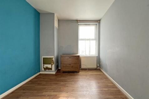 9 - Two Bedroom Flat for Auction, Easton.JPG