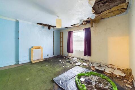 11 - 5 Bedroom terraced house.jpg