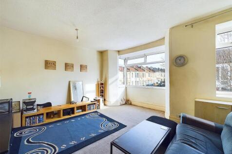 2 - END TERRACED HOUSE ARRANGED AS 2 FLATS.jpg
