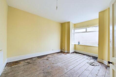 3 - END TERRACED HOUSE ARRANGED AS 2 FLATS.jpg
