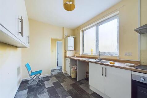 6 - END TERRACED HOUSE ARRANGED AS 2 FLATS.jpg