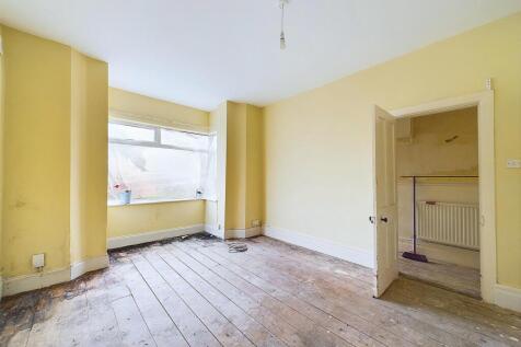 12 - END TERRACED HOUSE ARRANGED AS 2 FLATS.jpg