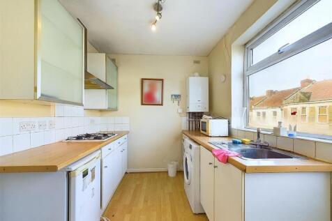 11 - END TERRACED HOUSE ARRANGED AS 2 FLATS.jpg