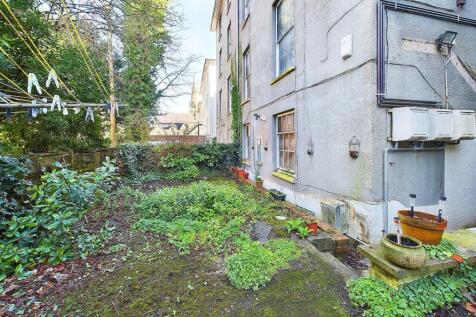 11 - 1 bedroom garden flat.jpg