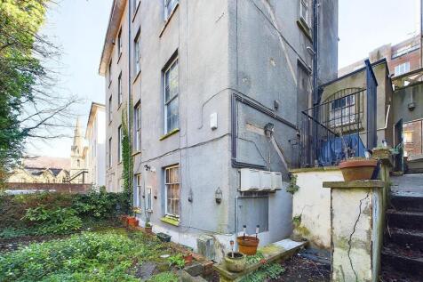10 - 1 bedroom garden flat.jpg