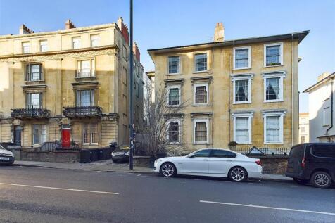 12 - 1 bedroom garden flat.jpg