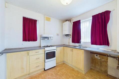2 - 3 bedroom end terrace.jpg