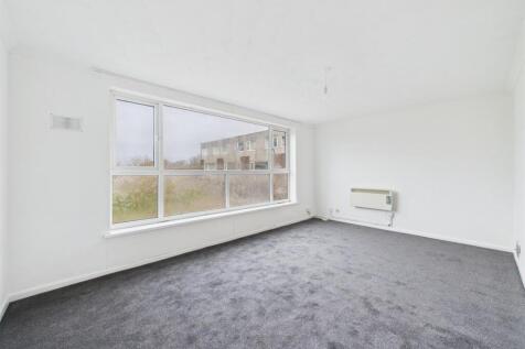 3 - 3-Bedroom Maisonette in Yate.jpg