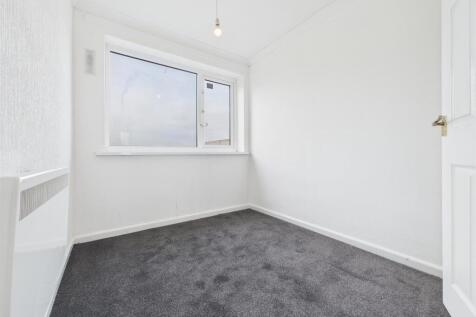 9 - 3-Bedroom Maisonette in Yate.jpg