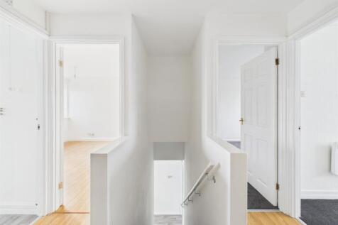 12 - 3-Bedroom Maisonette in Yate.jpg