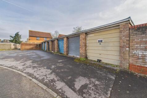 15 - 3-Bedroom Maisonette in Yate.jpg