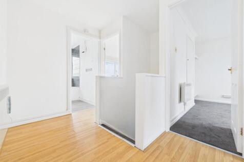 11 - 3-Bedroom Maisonette in Yate.jpg