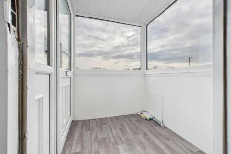 13 - 3-Bedroom Maisonette in Yate.jpg