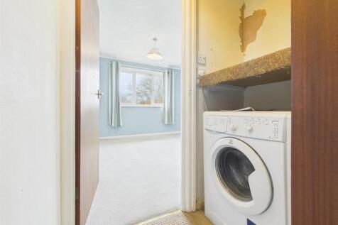 11 - One-Bedroom Flat Plus Parking In Speedwell.jp
