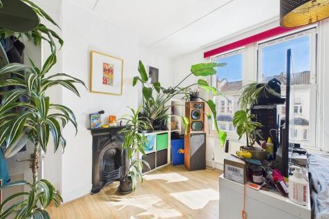 13 - Victorian Terraced House for Auction, St Werb