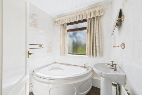 8 - Four Bedroom House for Auction, Vera Road, Fis