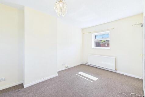 8 - Two Flats for Auction, Fishponds, Bristol.jpg