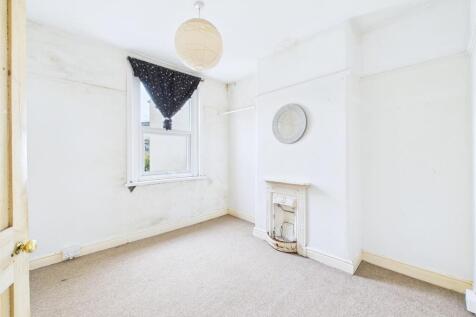 6 - 2 Bedroom terraced house.jpg