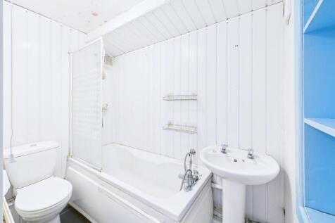 7 - 2 Bedroom terraced house.jpg