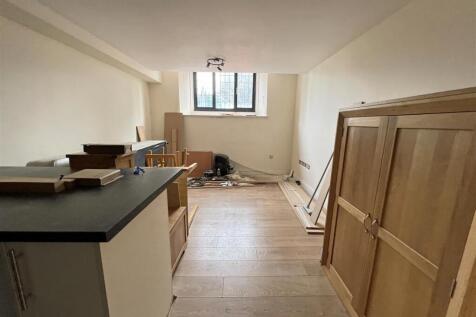 21 - Block of Flats for Auction, St George.jpg