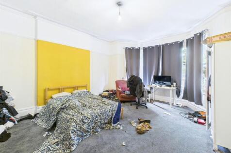10 - Period 9 Bedroom HMO.jpg