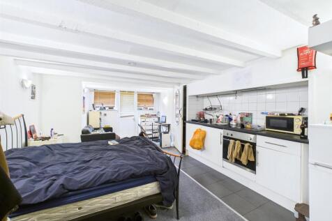 6 - Period 9 Bedroom HMO.jpg